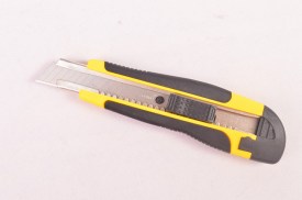 Cutter ENDURA 18mm reforzado (2).jpg